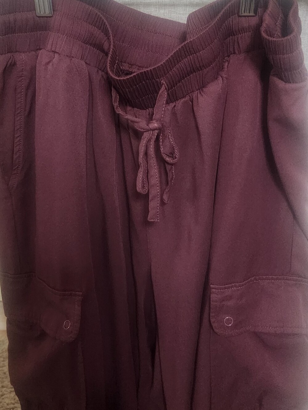 Torrid Burgundy Challis Wide Leg Cargo Pants Size 1 Short - Picture 5 of 9